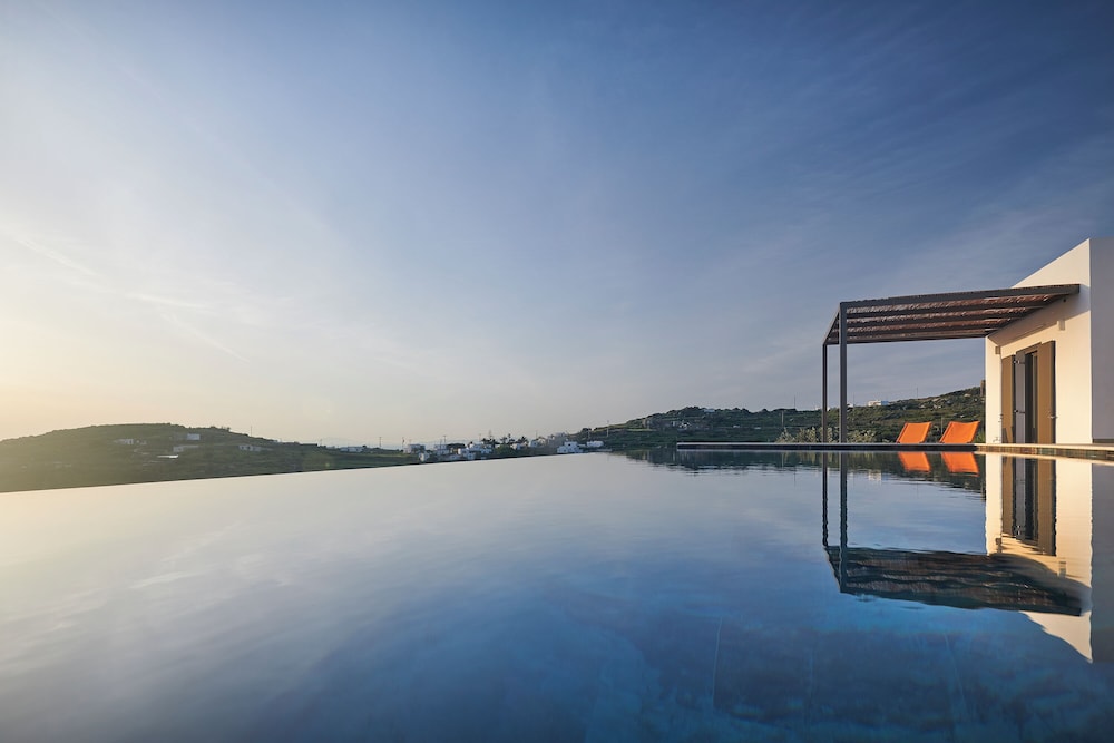 Infinity pool