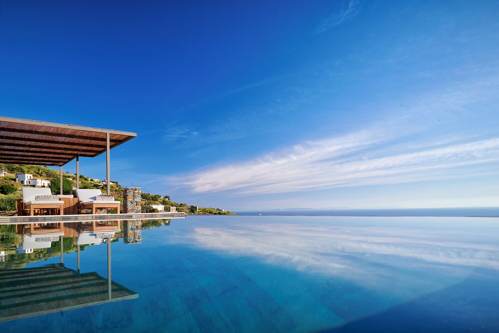 Infinity pool