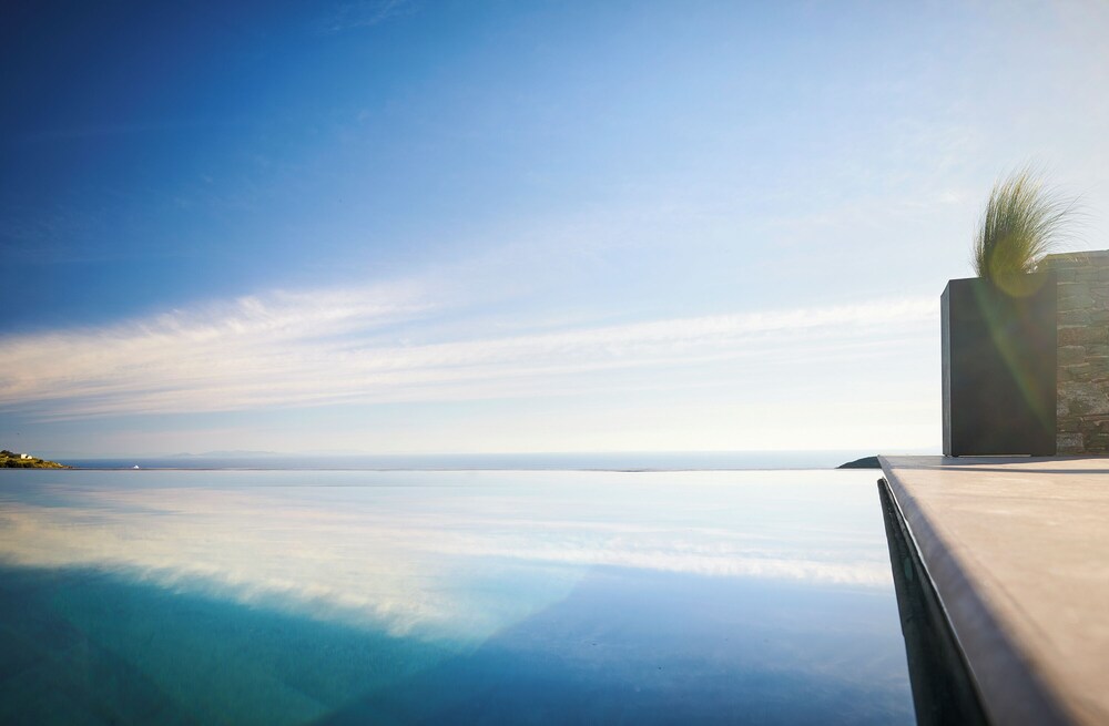 Infinity pool