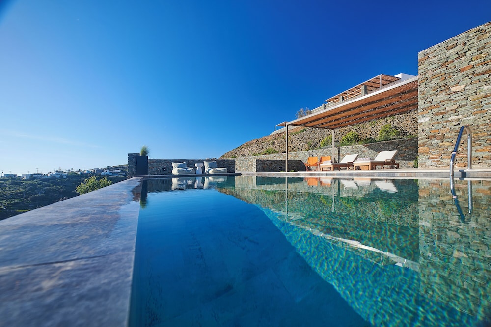 Infinity pool