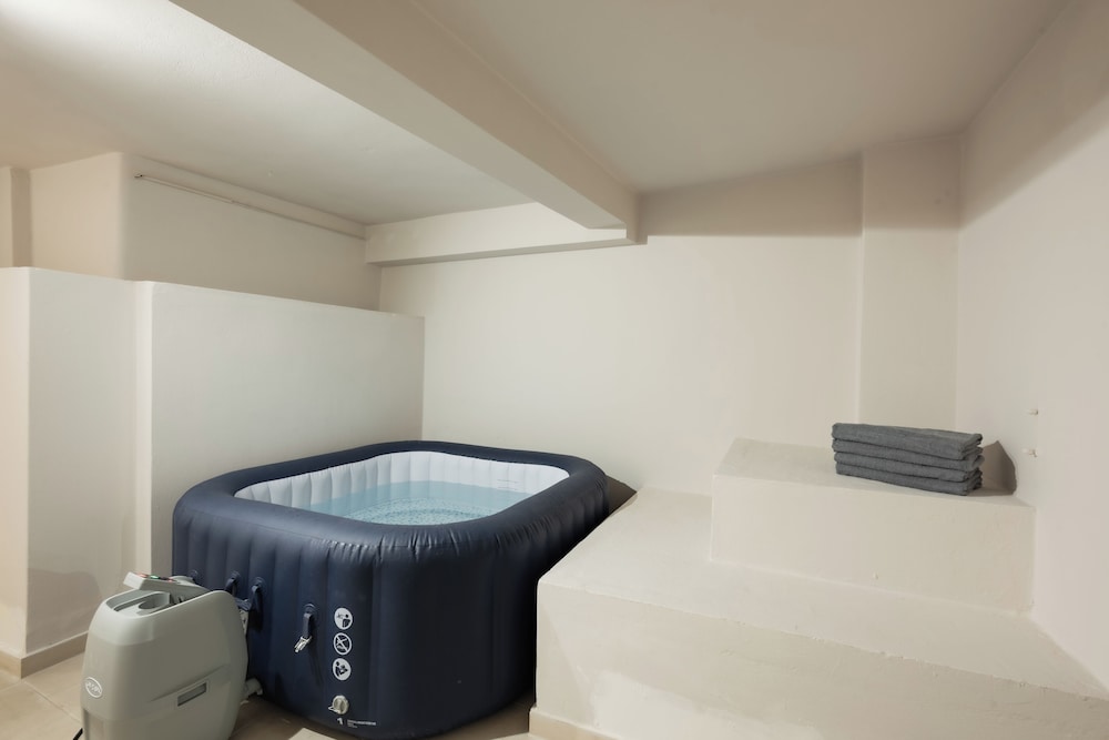 Jetted tub