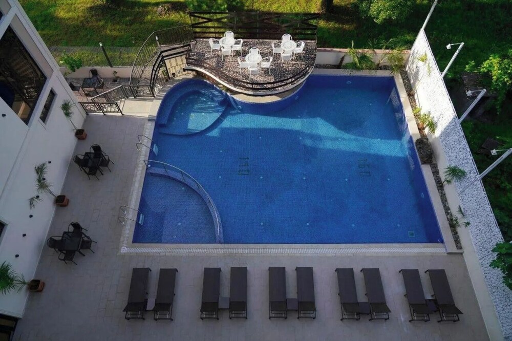 Poolside bar