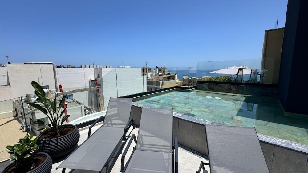 Rooftop pool