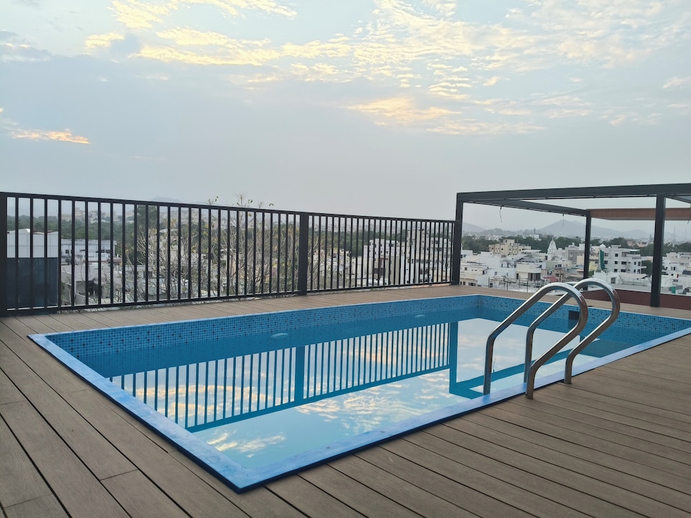 Rooftop pool