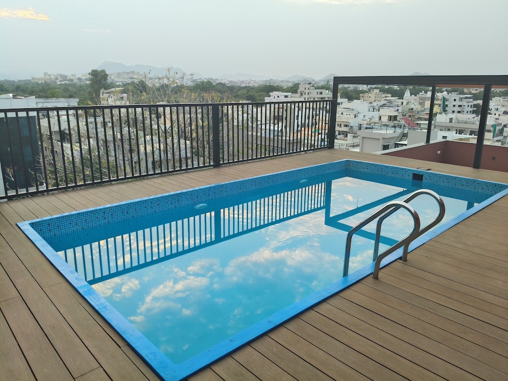 Rooftop pool