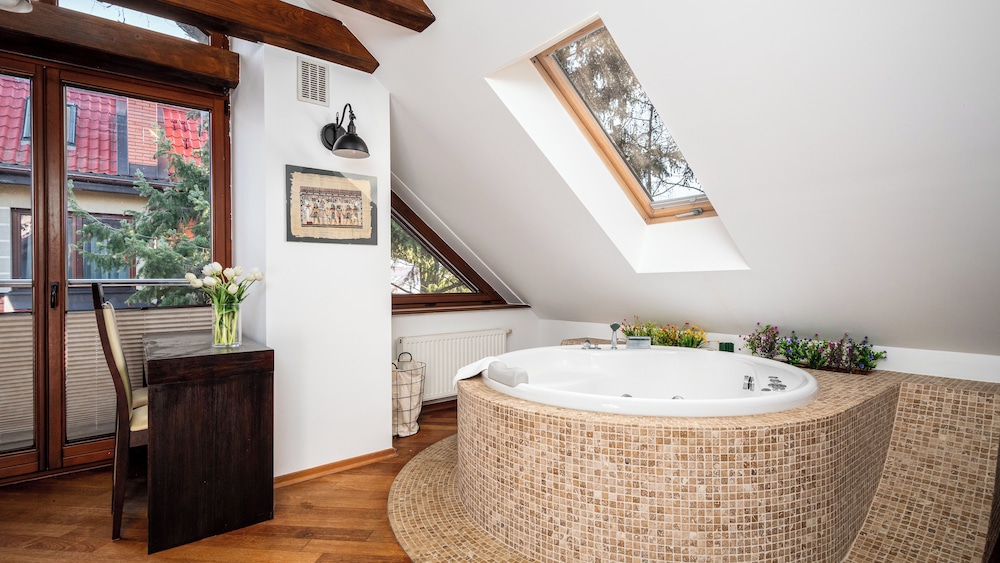 Jetted tub
