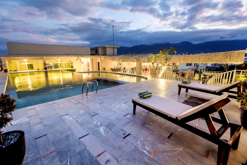 Rooftop pool