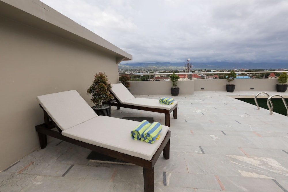 Rooftop pool