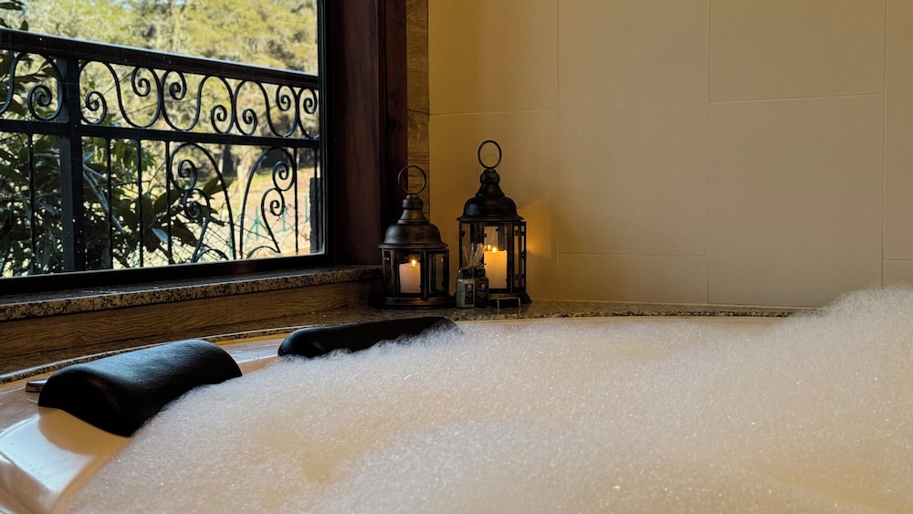 Private spa tub