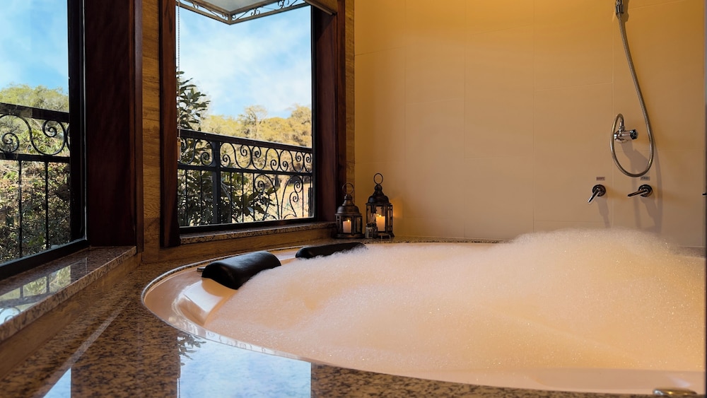 Private spa tub