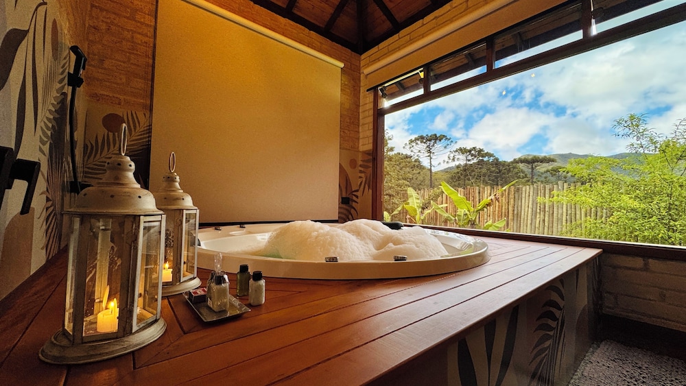Jetted tub