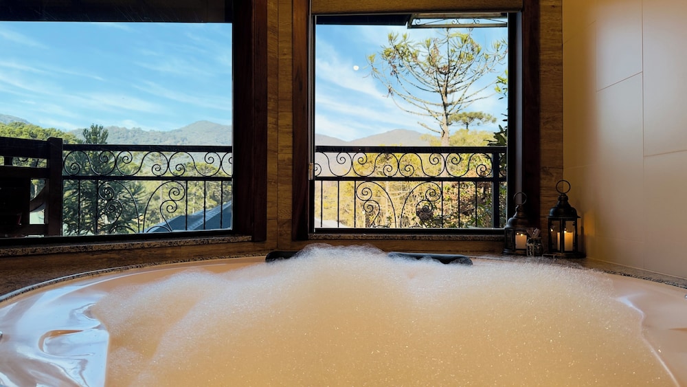 Private spa tub