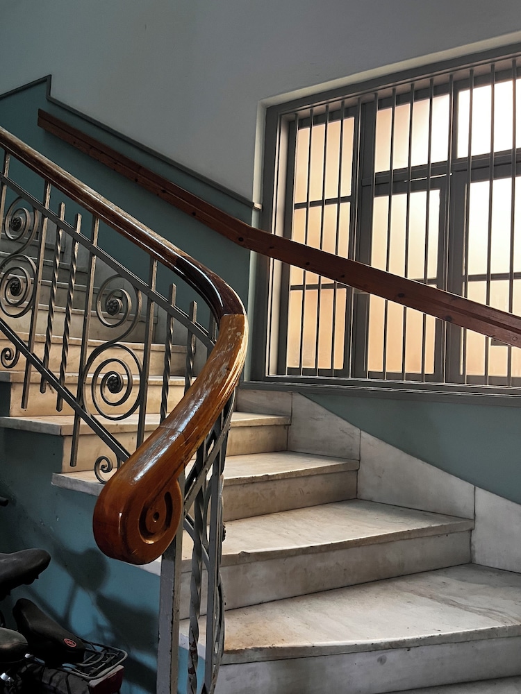 Handrails in stairways