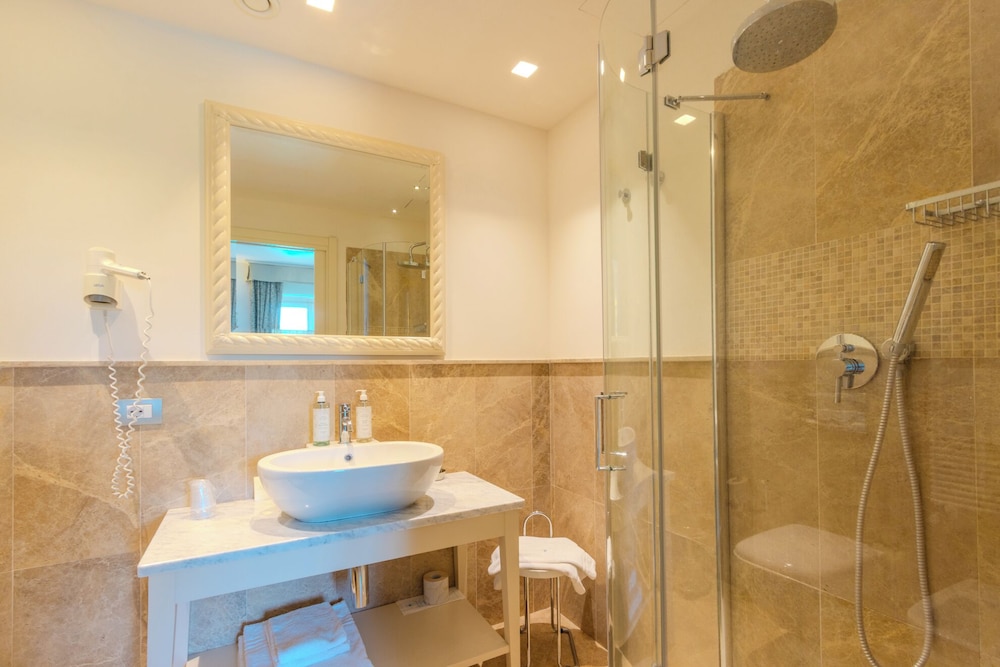 Bathroom amenities