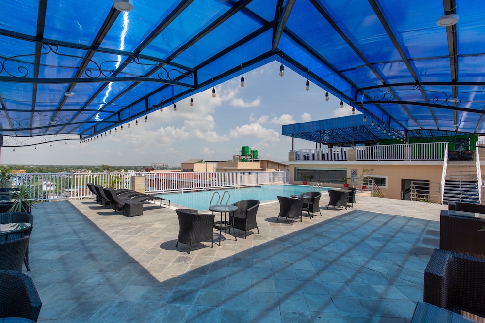 Rooftop pool