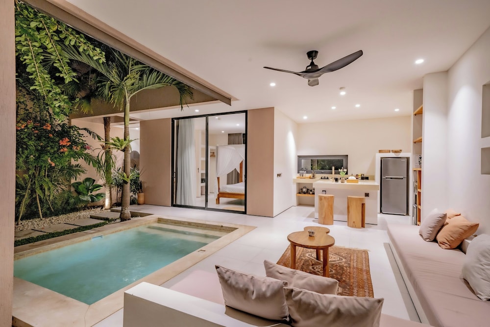 Private pool