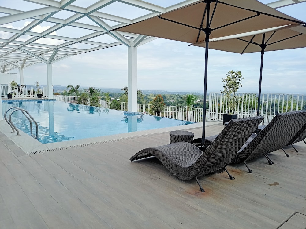 Rooftop pool