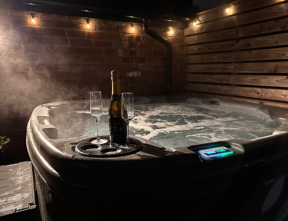 Indoor spa tub