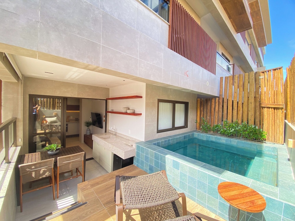 Private pool