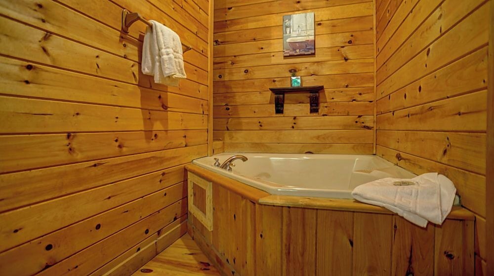 Jetted tub