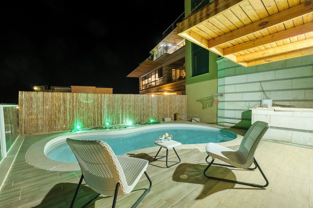 Rooftop pool