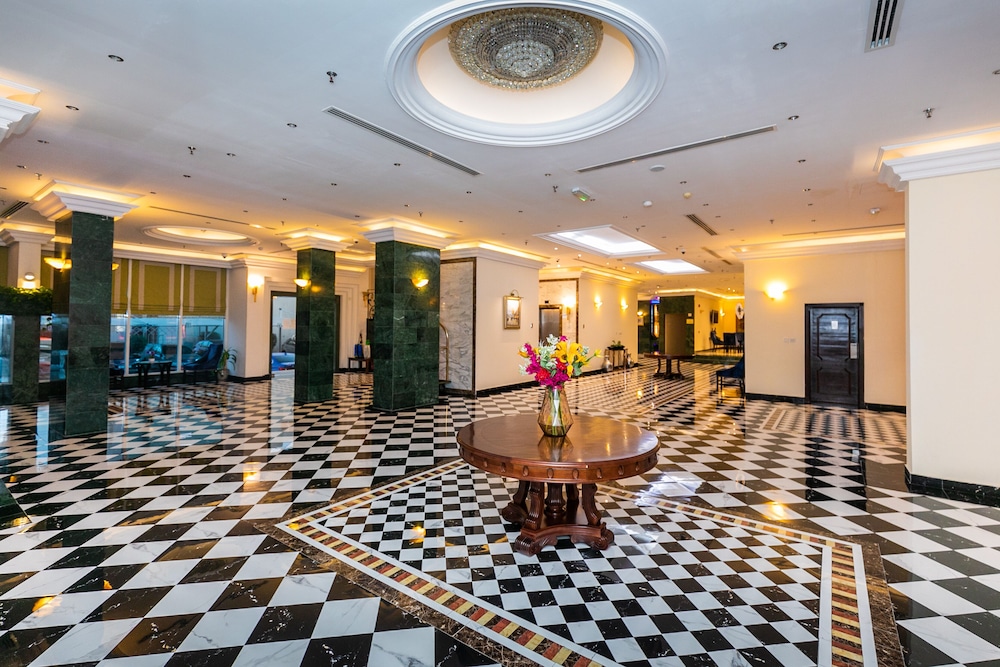 Lobby lounge