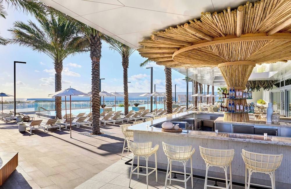Poolside bar