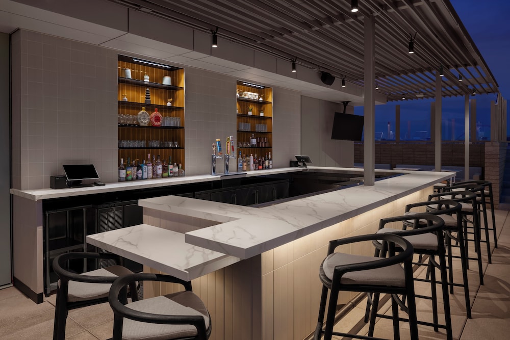 Poolside bar