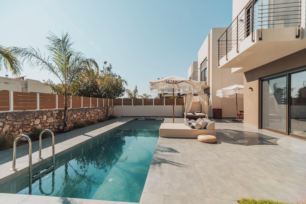 Private pool