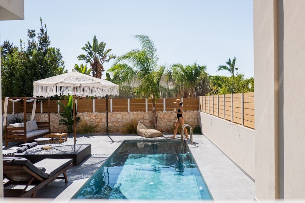 Private pool