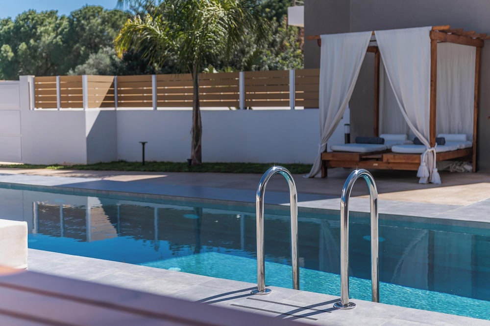 Private pool