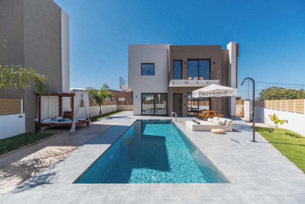 Private pool