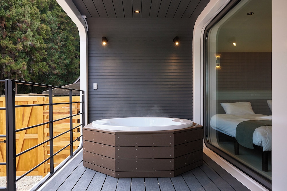 Private spa tub