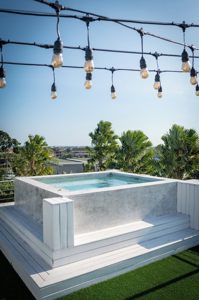 Private spa tub