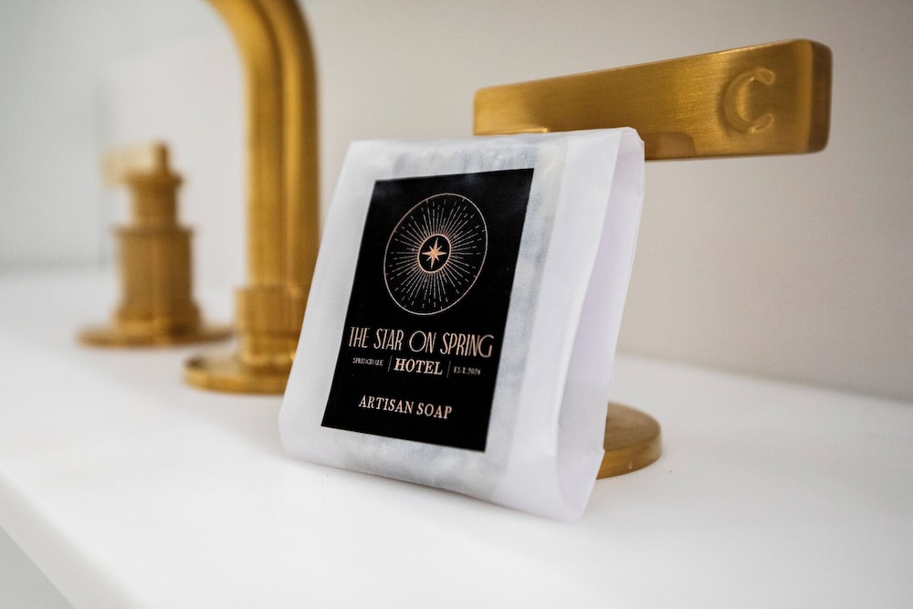 Bathroom amenities