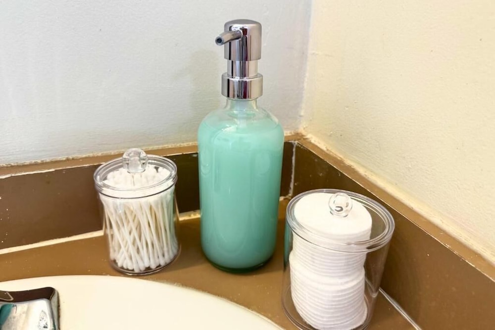 Bathroom amenities