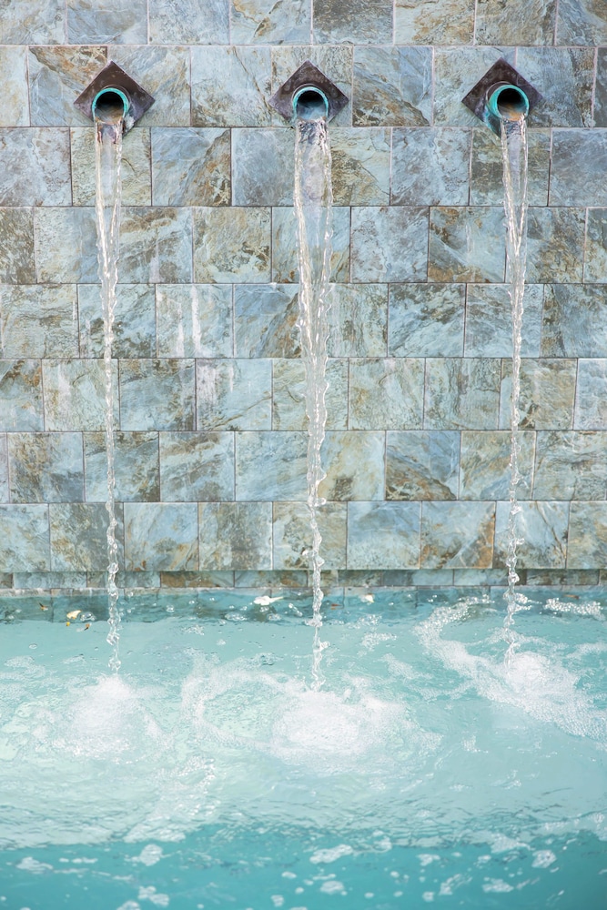 Pool waterfall