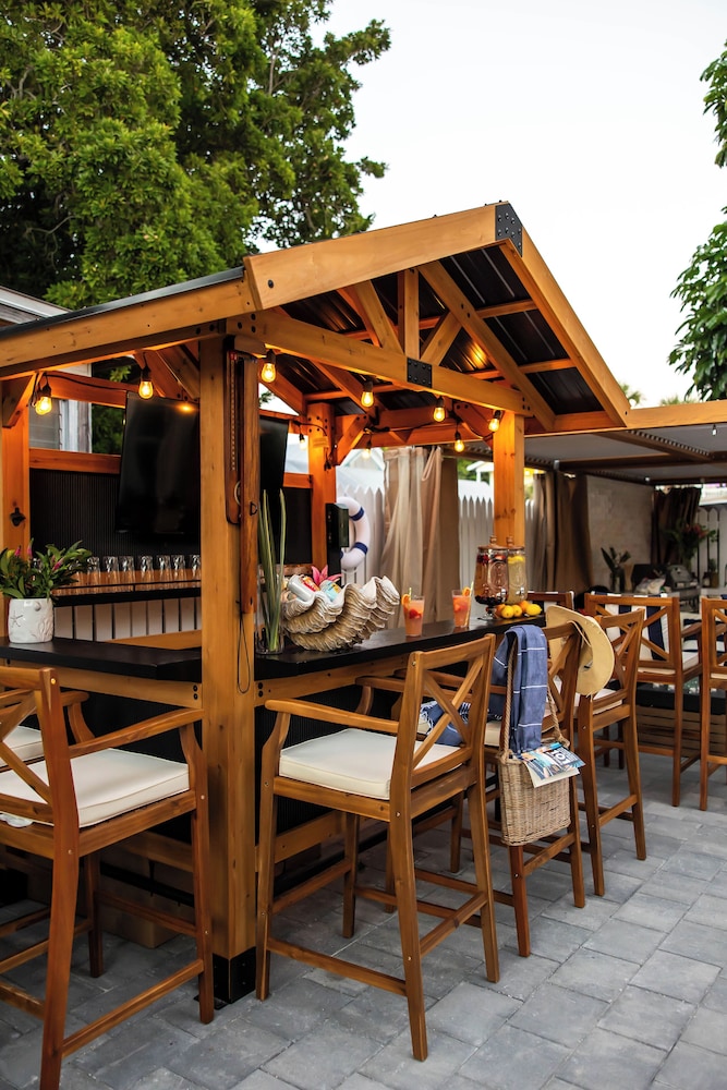 Poolside bar