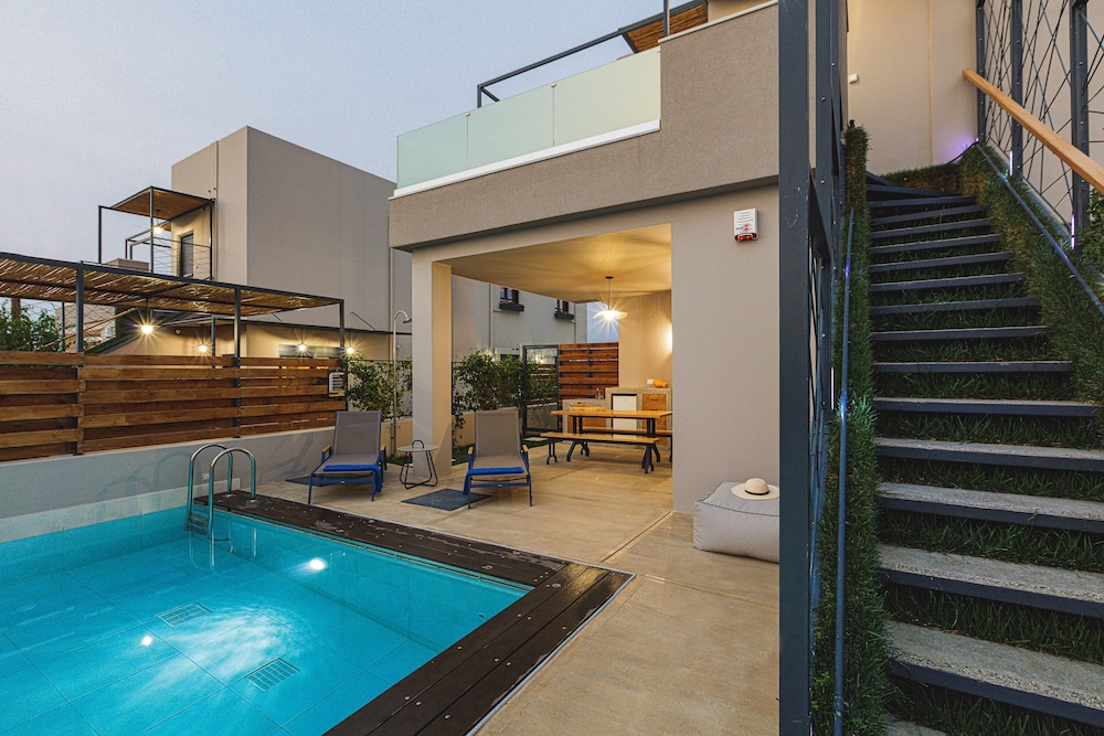 Private pool