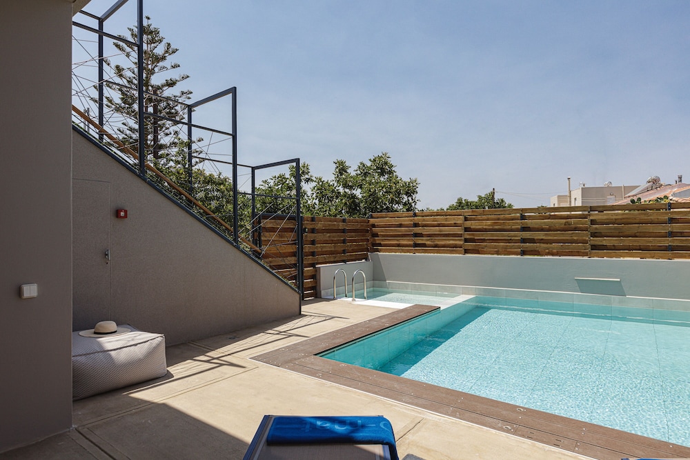 Private pool