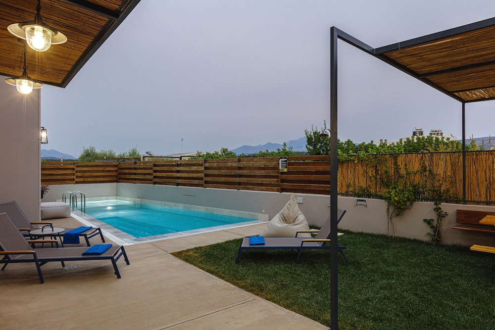 Private pool