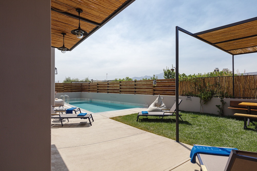 Private pool
