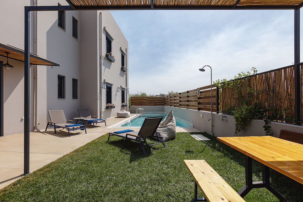 Private pool