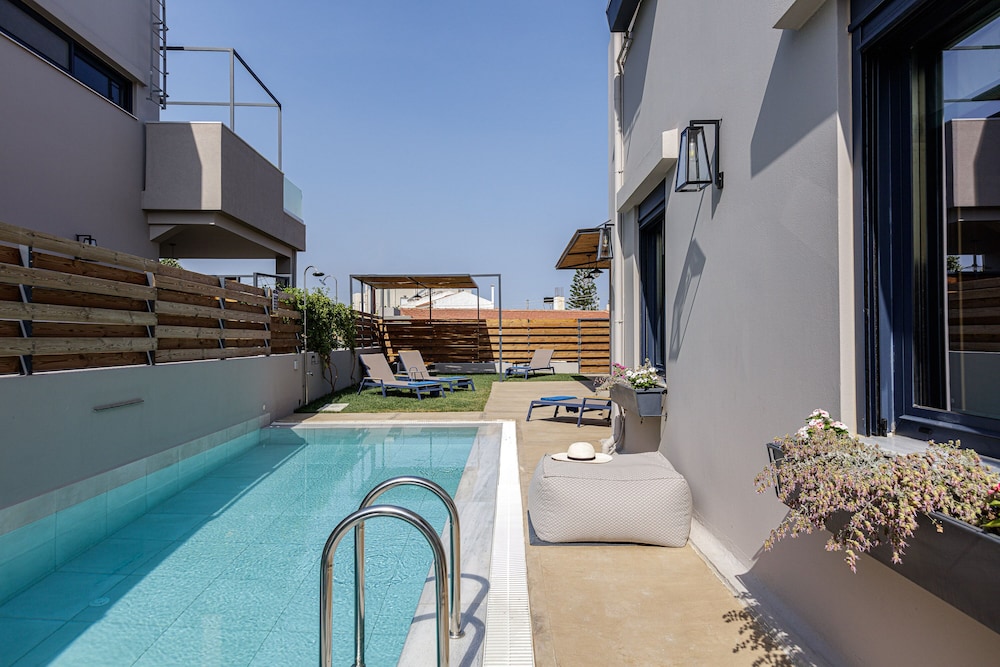 Private pool