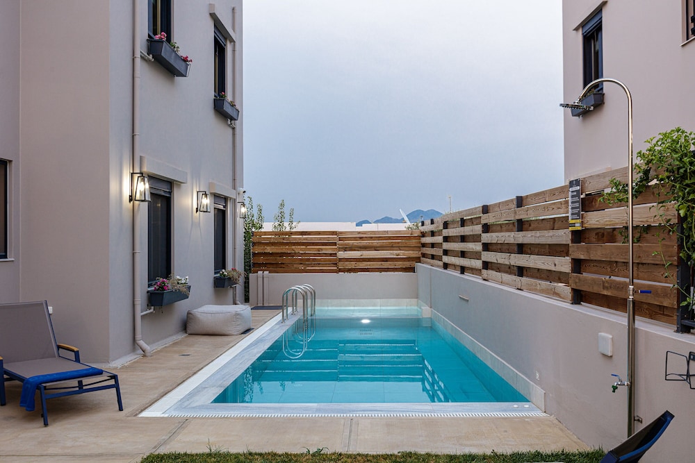 Private pool