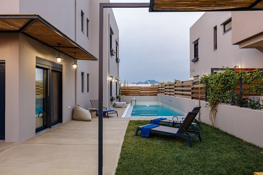 Private pool