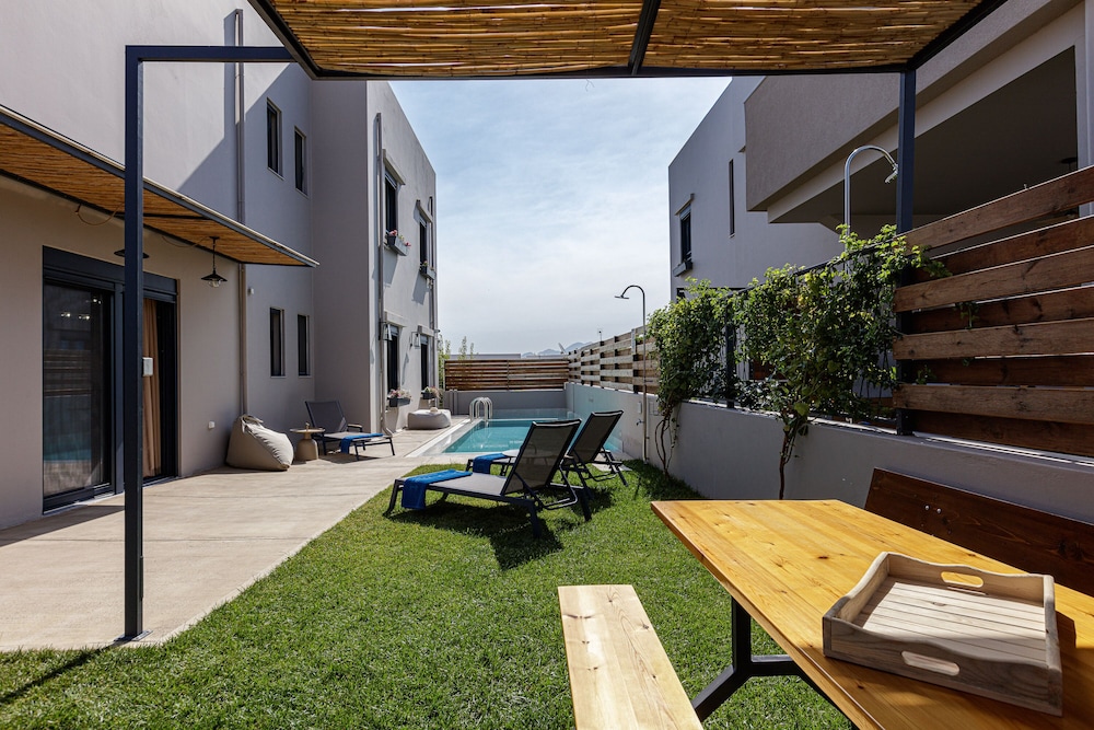 Private pool