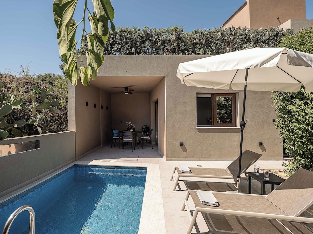 Private pool
