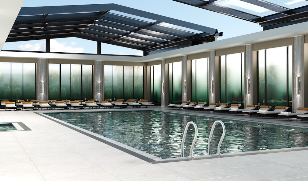 Indoor/outdoor pool
