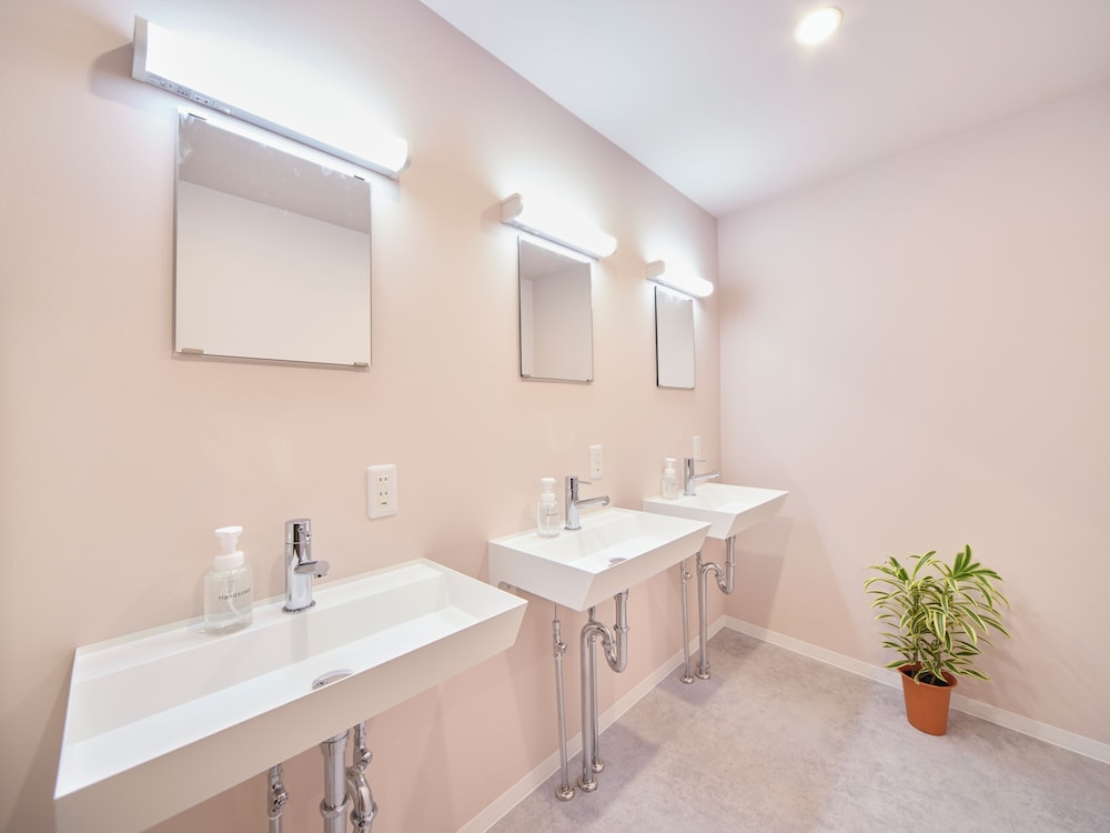 Bathroom sink